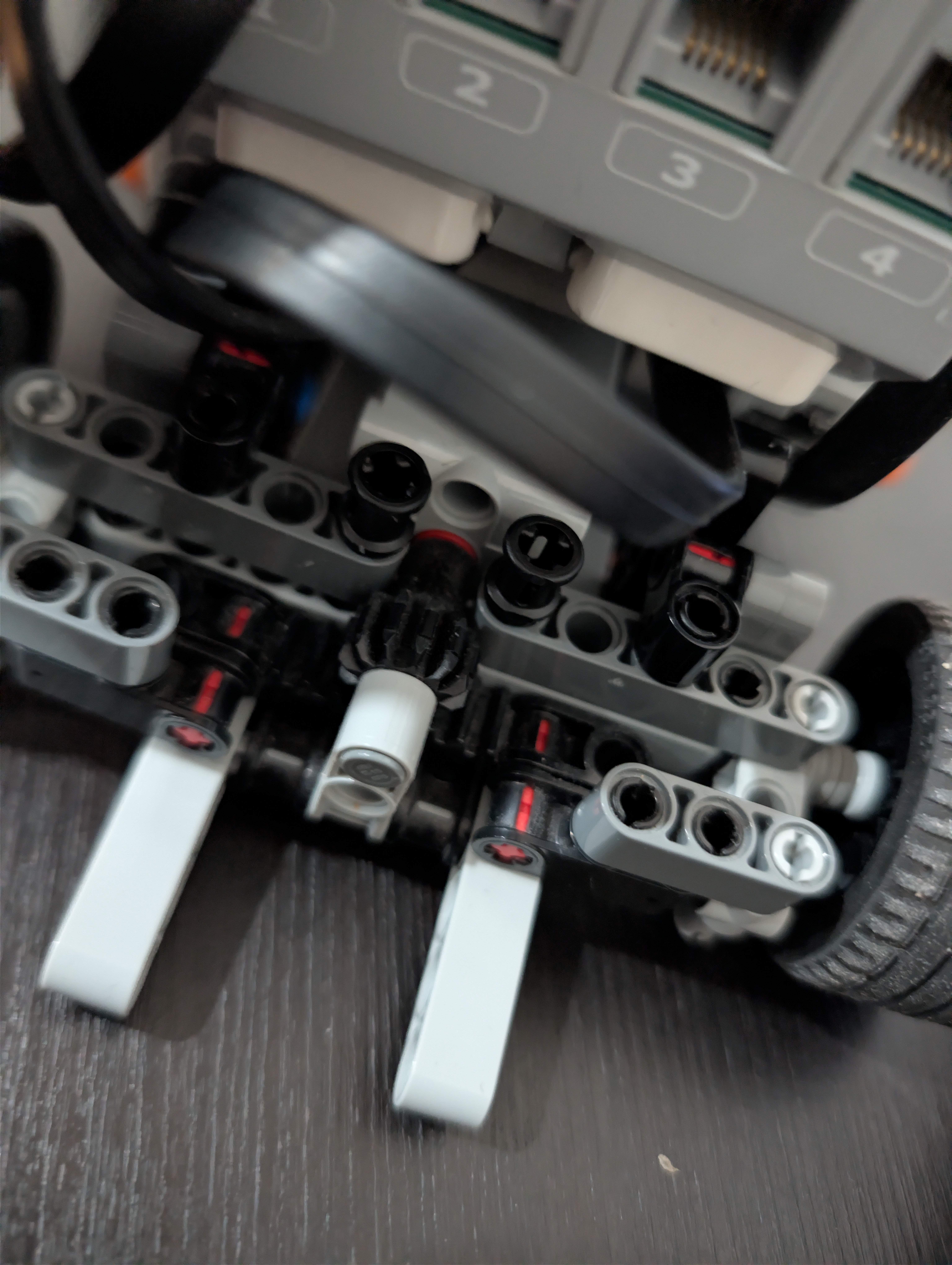 EV3 RC Car V2 - Gallery Image 2